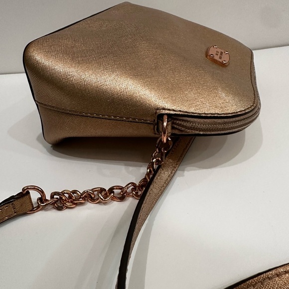 ✨Michael Kors Crossbody Bag in Metallic Pink - Picture 3 of 15
